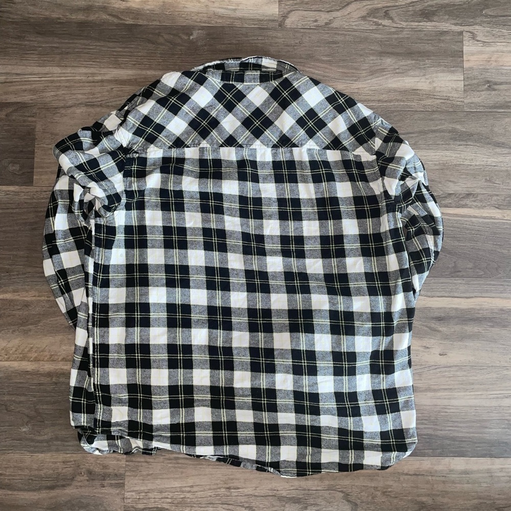 Long sleeve button down - Picture 2 of 3